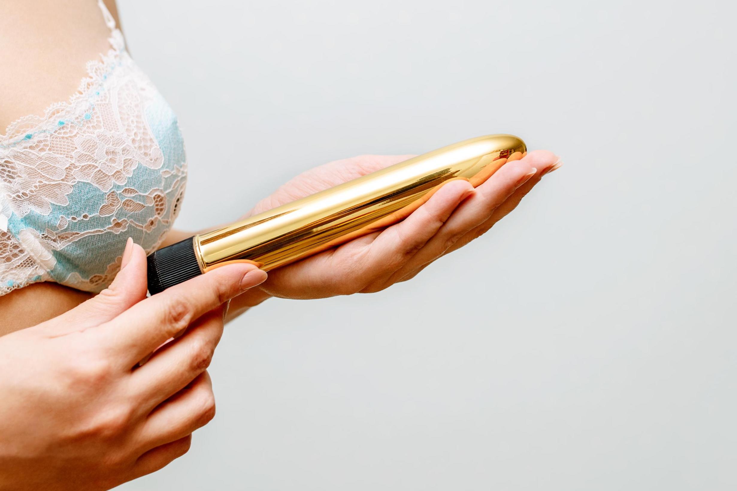 रिसाएका हरिप्रसादले हाकिमको नाममा यौन खेलौना अर्डर गरिदिए, पार्सल हाकिमकहाँ पुगेपछि…