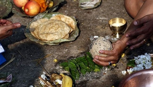 श्रीमतीसँग पिताको अवैध सम्बन्ध देखेपछि छोराले पहिले श्राद्ध गरे त्यसपछि पिताको हत्या गरे