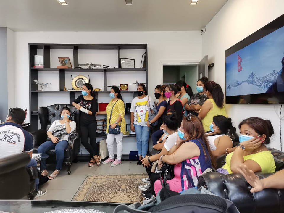 लेबनानमा सयौँ नेपालीको बिचल्ली : हातमा टिकट छ तर उडान छैन