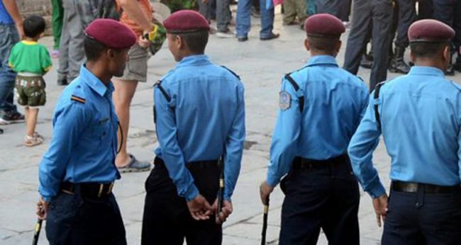 प्रहरीको लत्ता कपडामा कमिशनको चक्कर : जवानको कपडा तीन महिनामै च्यातिन्छ