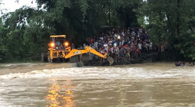 विद्युत प्राधिकरणको गाडी बगाउँदा एकजनाको मृत्यु, २ बेपत्ता