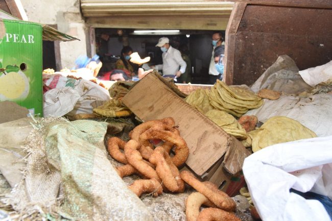 यस्तो सडेगलेको खानेकुरा बेच्छन् होटलवाला