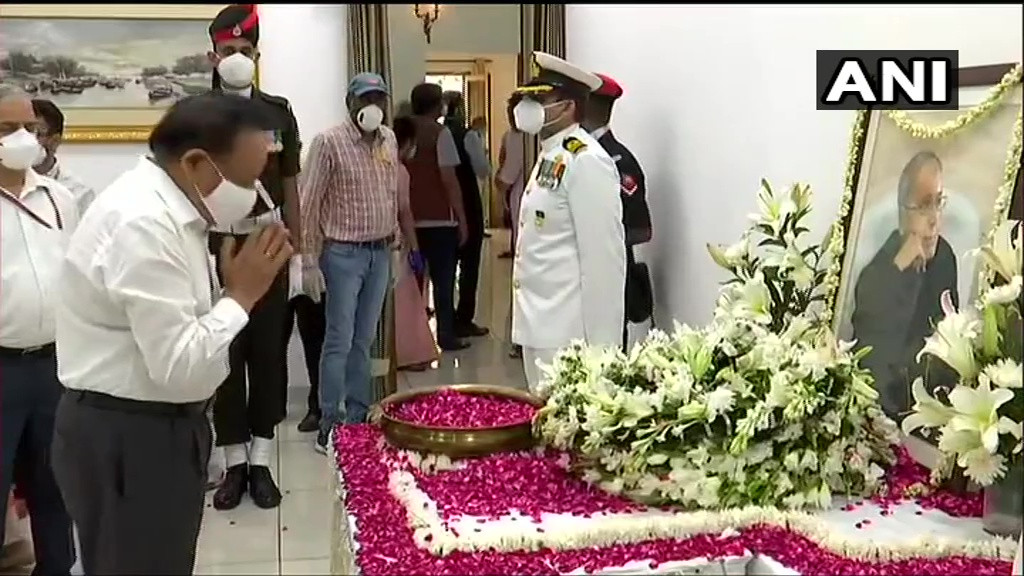 भारतका पूर्व राष्ट्रपति मुखर्जीको निधनमा भारतभर शोक, राष्ट्रिय झण्डा आधा झुकाइयो