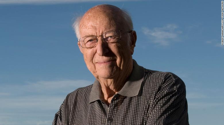 बिल गेट्सका पिताको निधन