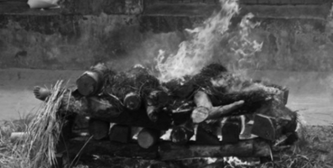 आफ्नो छोराको शव अर्कैले दाहसंस्कार गरेपछि…