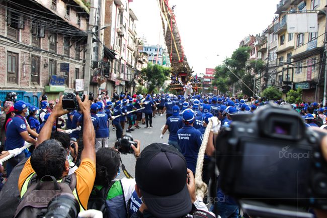 निषेधाज्ञाले पनि निषेध गर्न नसकेको रातो मछिन्द्रनाथको रथ यात्रा (फोटोफिचर)