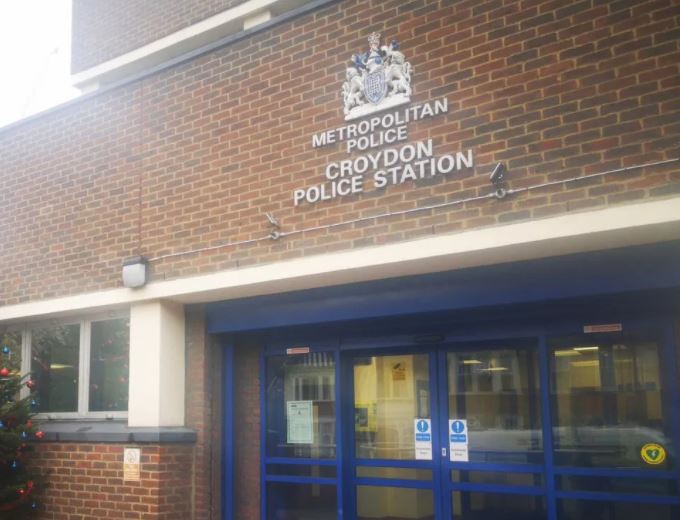 लण्डनमा अभियुक्तलाई बन्दूकसहित हिरासतमा थुनियो, चौकीभित्रै पुलिस अधिकारीको हत्या