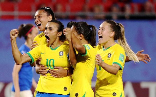 ब्राजिल फुटबल संघले राष्ट्रिय महिला र पुरुष टिमका खेलाडीलाई समान पुरस्कार राशि तथा सेवा सुविधा दिने