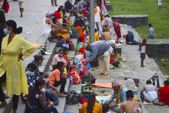 पितृ पक्ष समापनको दिन यस्तो देखियो पशुपतिको दृश्य (फोटो फिचर)