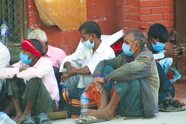 टेकू अस्पतालमा पीसीआर टेस्ट गर्न भारतीय नागरिकको ठूलो लर्को