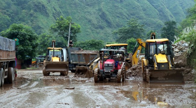 नारायणगढ–मुग्लिन सडक खण्डमा एकै दिन पाँच वर्षयताकै धेरै पहिरो
