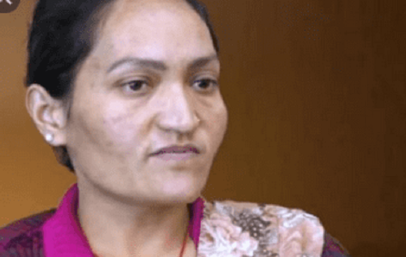 प्रदेश १ का मुख्यमन्त्री आफ्नो श्रीमान भएको दावी गरेकी महिला नेकपा मुख्यालयबाट पक्राउ