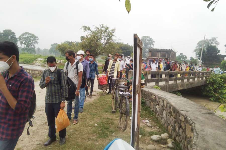 गुजारा नचलेपछि महामारीकै बीच युवाहरू फेरि भारततर्फ सोझिँदै