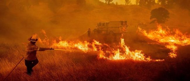 मध्यरातमा फर्निचरमा आगलागी, अझै नियन्त्रणमा आएन