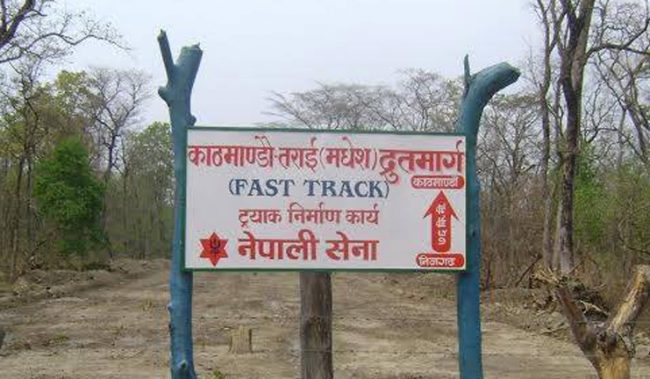 सेनाले दियो बालीनालीको क्षतिपूर्ति