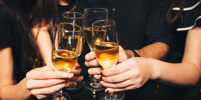 १९ वर्षका युवकले साथीहरु बोलाएर पार्टी गरे, १५ लाख जरिवाना