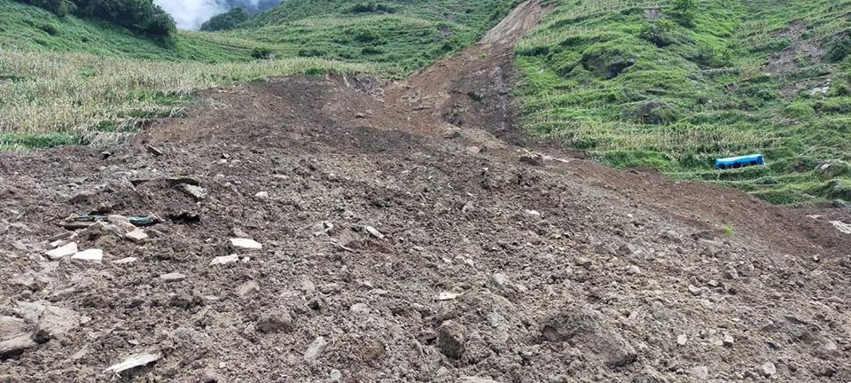 वैशाखमै पहिराको वितण्डा : सात पशु पुरिए, बस्ती जोखिममा