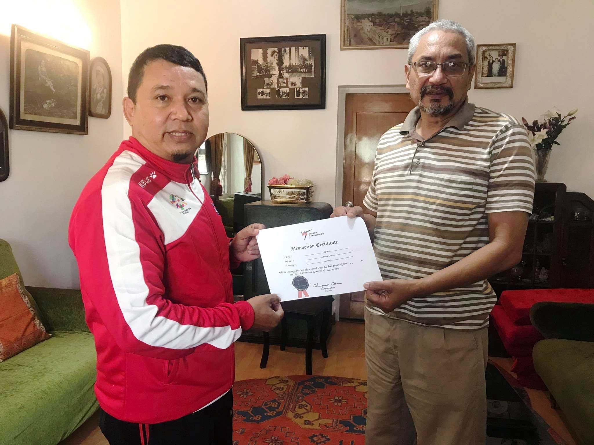 तेक्वान्दोका लामालाई दोस्रो श्रेणीको निर्णायकको लाइसेन्स