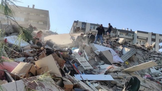 टर्कीमा ७ रेक्टर स्केलको भूकम्प, इजमिर शहरमा भवनहरु भत्किए