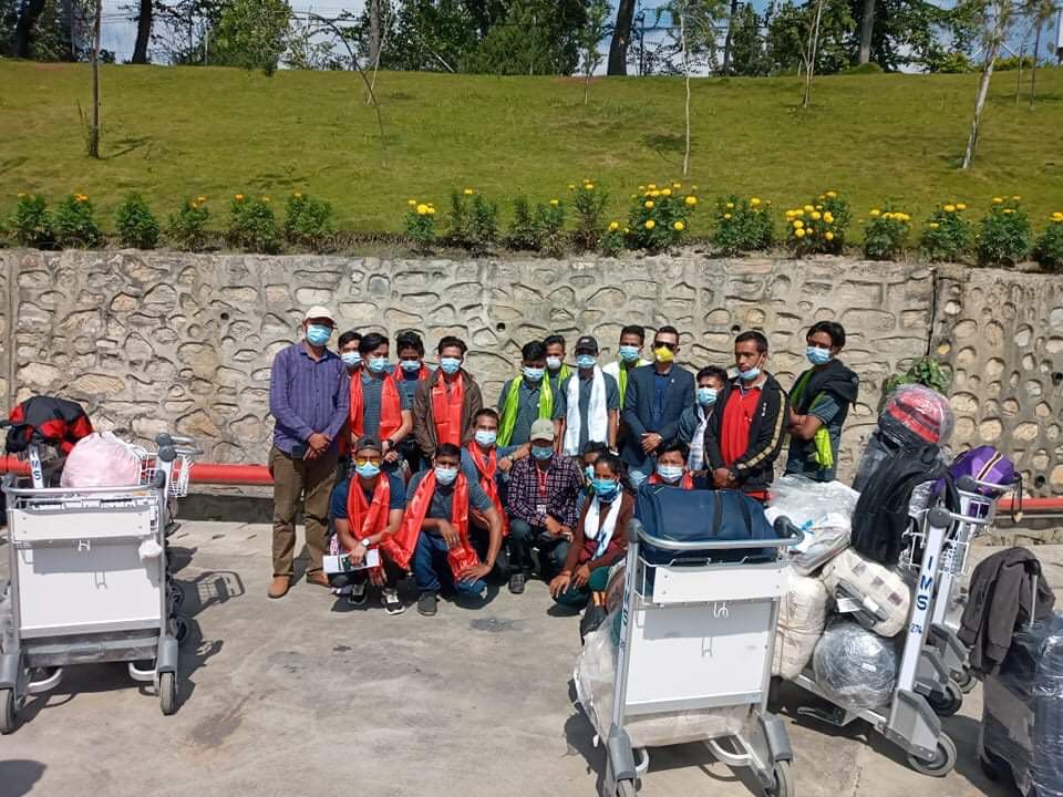 डिसी नेपाल समाचार प्रभाव : बल्ल फर्किए यूएईका अलपत्र परेका नेपाली, ठूलो सकस पार भयो