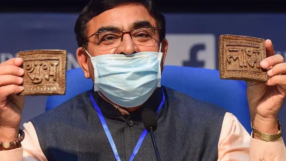 गाईको गोबरबाट बनेको चिपले मोवाइलको विकिरण र विभिन्न रोगबाट बचाउने