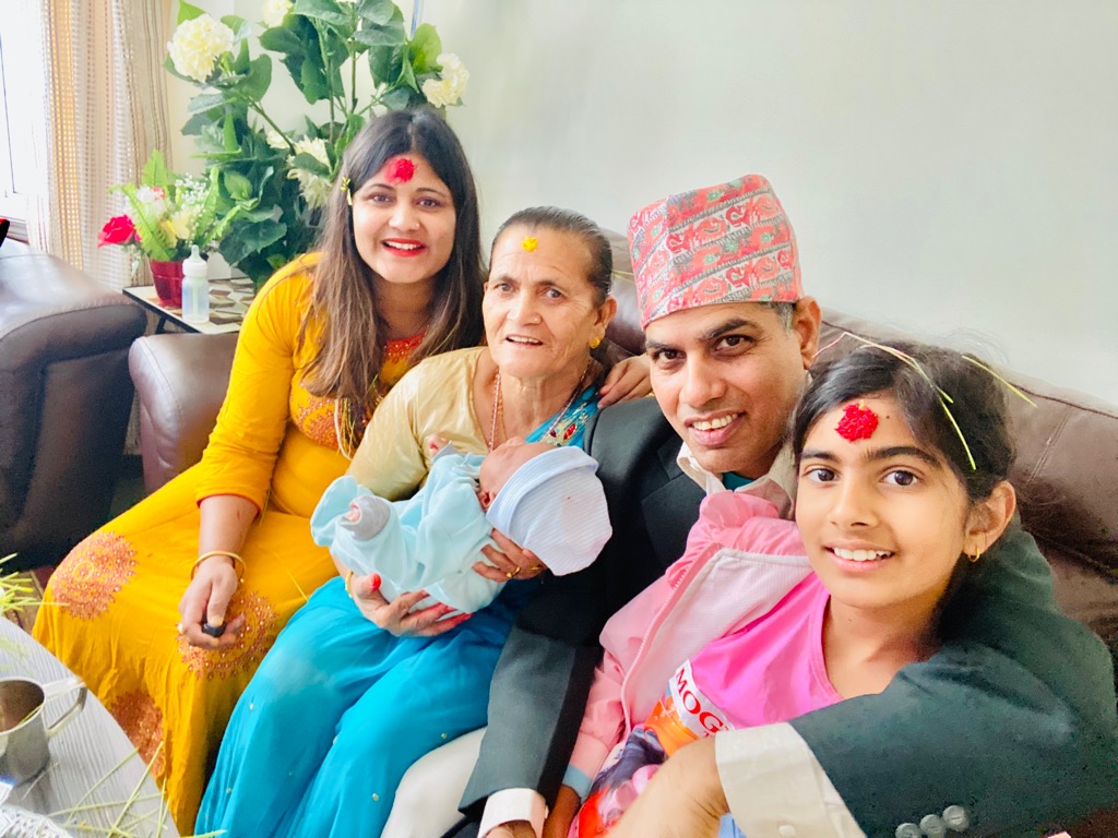 आमाको हातको दशैंको टिका र मेरो अहोभाग्य