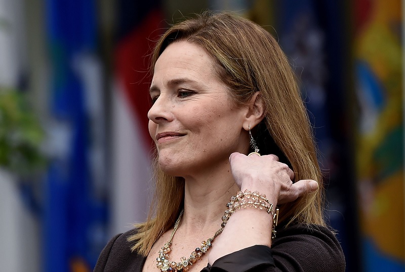 अमेरिकी सर्वोच्च अदालतको न्यायाधीशमा ब्यारेट नियुक्त, शपथ ग्रहण पनि सम्पन्न