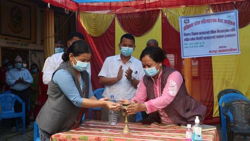 भरतपुर महानगरपालिकाद्वारा   विपन्न छात्रालाई साइकल वितरण