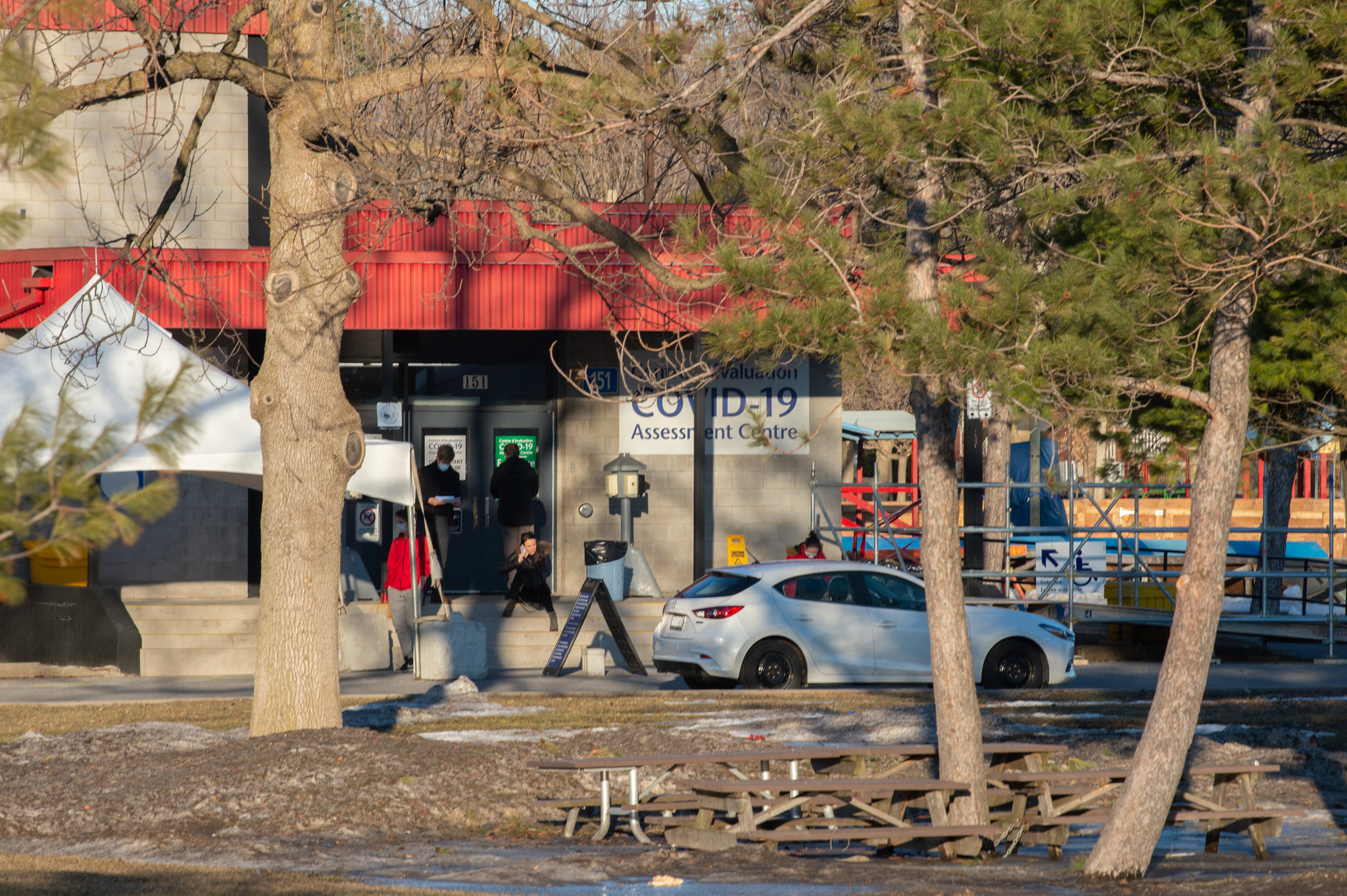 क्यानडामा अक्टोबर महिनामा पनि विदेशी यात्रुलाई निषेध