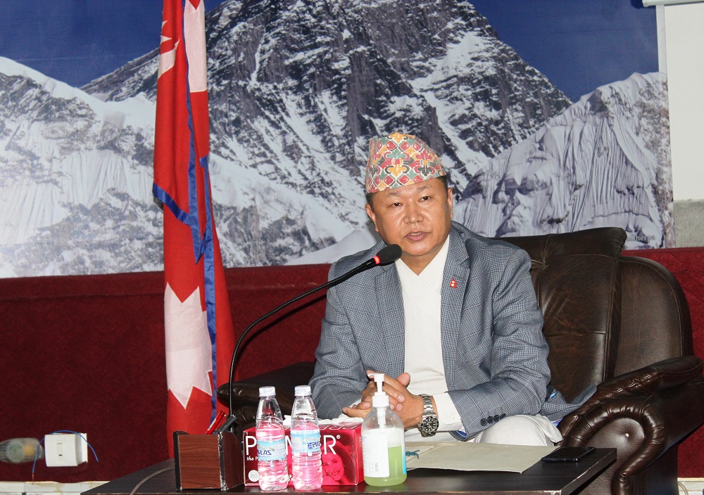 मुख्यमन्त्री राईसँग मन्त्रीहरुले गरे कार्य सम्पादन सम्झौता