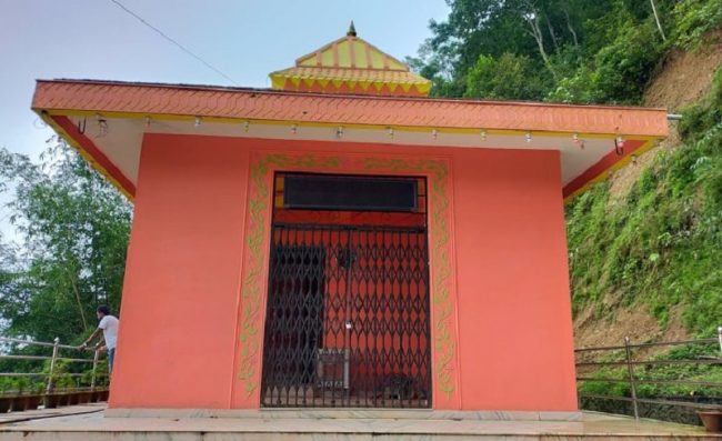 कार्यालय भएकै स्थानमा टीका, शक्तिपीठमा सुनसान