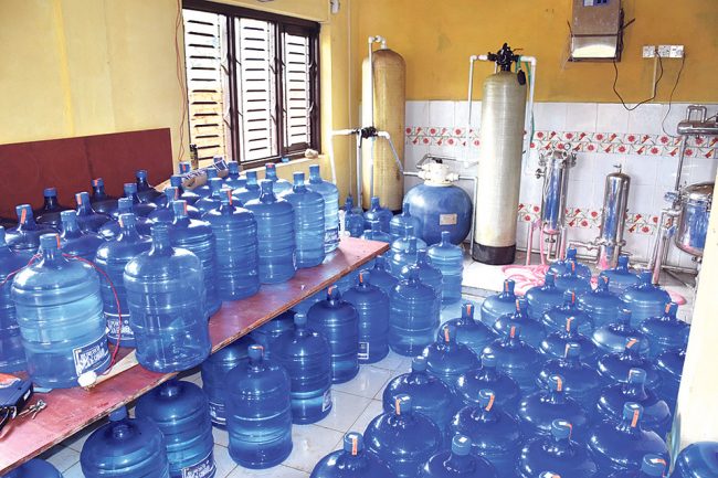 जार र बाेतलको पानीमा मूल्यवृद्धि नगर्न निर्देशन