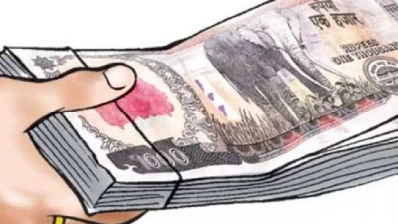 पहिराेका पीडित ३ परिवारलाई आर्थिक सहयोग