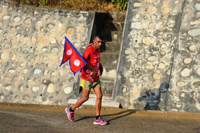 धावक रामसुन्दर कार्की ललितपुरदेखि जनकपुरसम्म दौड्ने