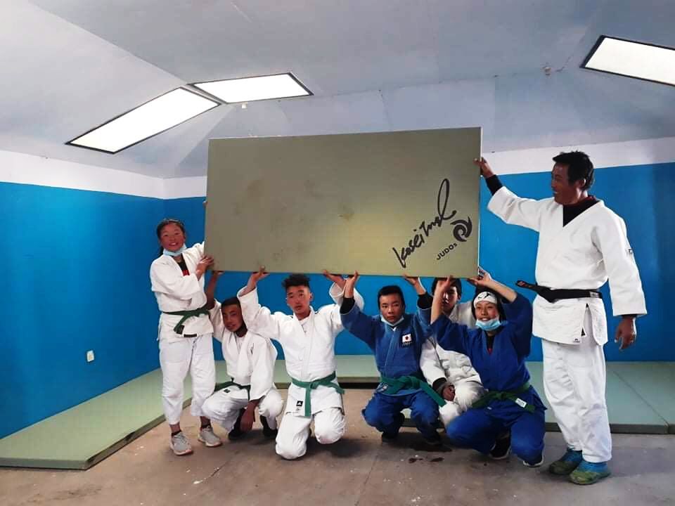 एभरेष्ट जुडो क्बलाई पन्ध्र लाखको सहयोग