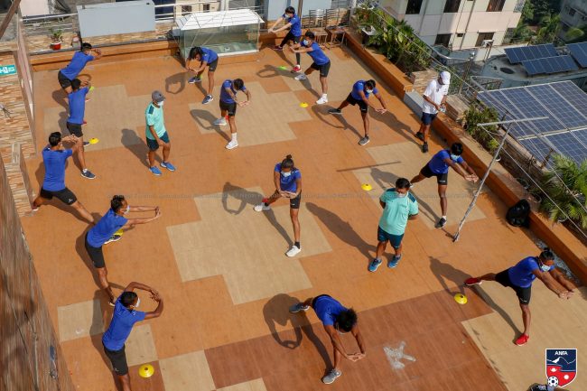 बङलादेश पुगेका फुटबल खेलाडीहरुले होटलमै गरे अभ्यास (फोटो फिचर)