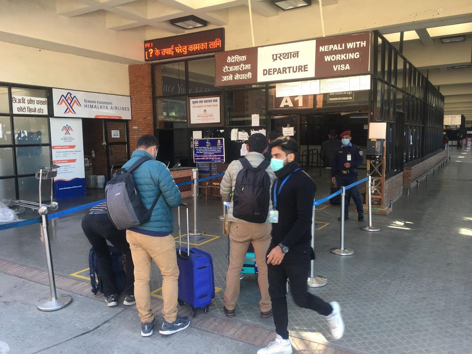 काेराेना महामारी र चाडपर्वले राेकेन  विदेशीने युवालाई