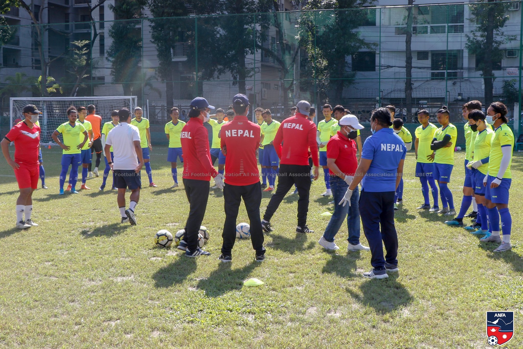 बङगलादेश पुगेका नेपाली फुटबल खेलाडी पहिलोपटक मैदानमा (फोटो फिचर)