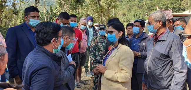 मन्त्री अर्यालद्धारा स्याङ्जाका विकास निर्माण आयोजनाहरुको निरिक्षण