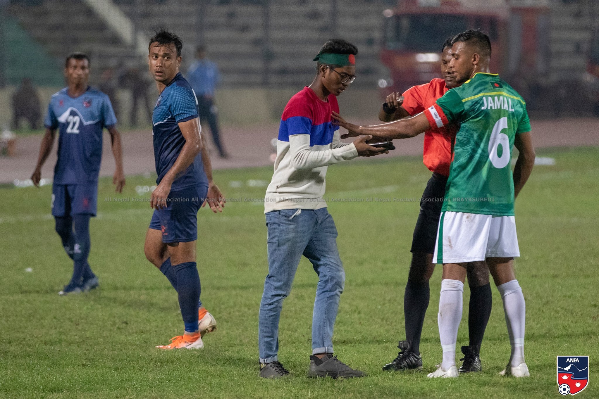 नेपाल र बङलादेशबीचको खेलमा दर्शक किन पुगे मैदानमा ?