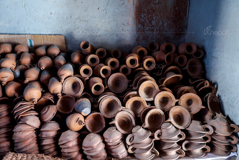 कोरोनाको कहरमा कोहार जाति : माटाको भाँडा प्रोत्साहन गर्नुपर्ने माग