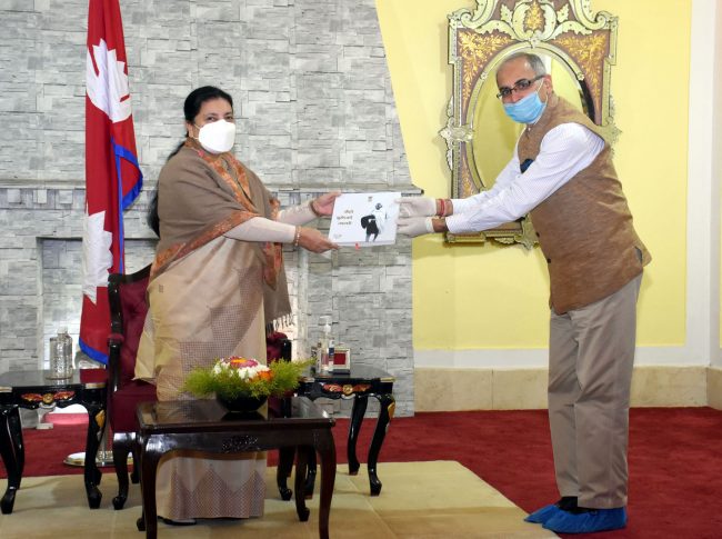 राष्ट्रपतिबाट ‘मैले बुझेको गान्धी’ को लोकार्पण
