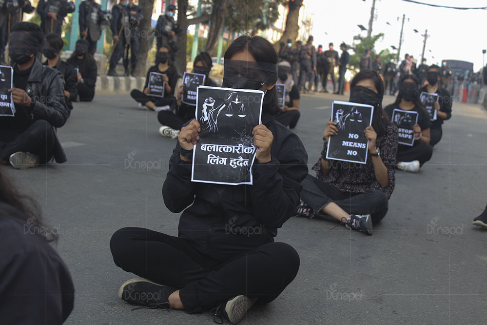 ‘बलात्कारीको लिंग हुँदैन’ (फोटोफिचर)