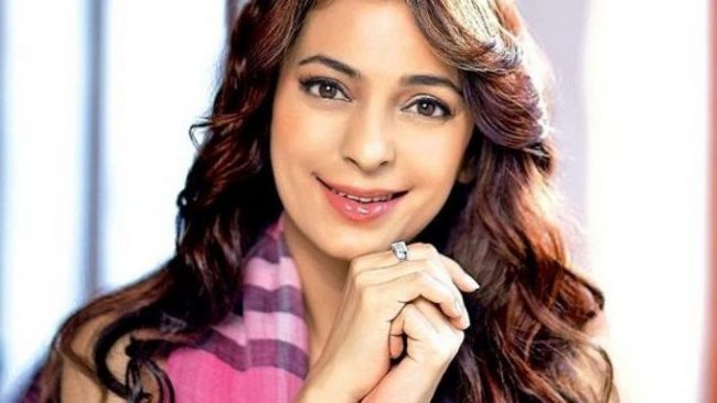 जुही चावलाका फिल्म उनकै छोराछोरीले हेर्दैनन्