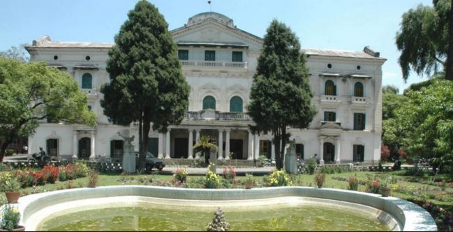 पुल्चोक क्याम्पसमा पर्खाल भत्काएर फलामेबार