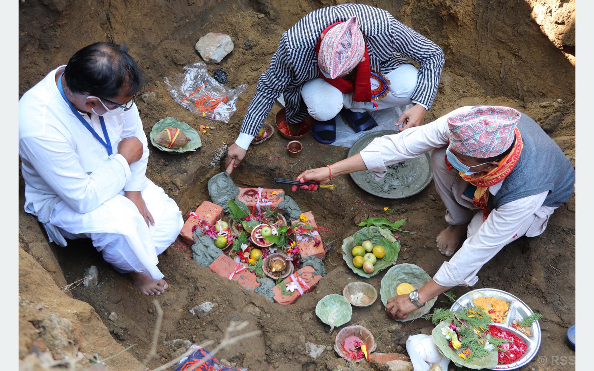 एकैदिन ३०९ स्थानीय तह र तीन वटा प्रदेशमा अस्पताल शिलान्यास