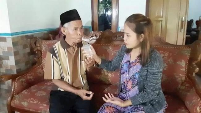 ७८ वर्षका वृद्धले १७ वर्षकी किशोरीसँग बिहे गरे, बिहेको २२ दिनमै किन गर्नुपर्‍यो डिभोर्स ?