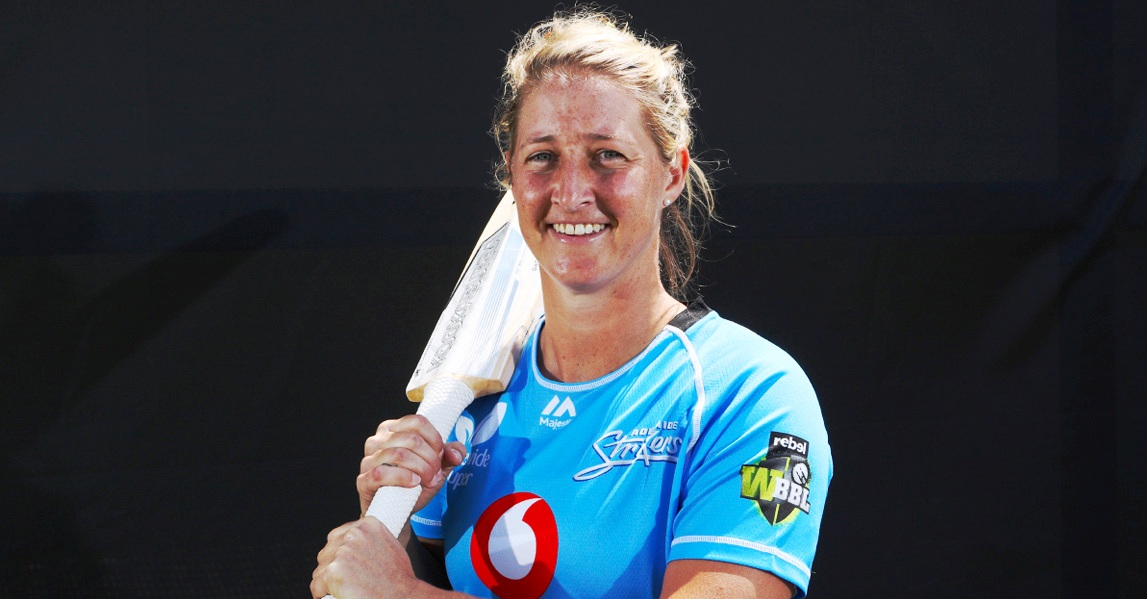 सय छक्का प्रहार गर्ने पहिलो महिला क्रिकेटर बनिन सोफी डिवाइन