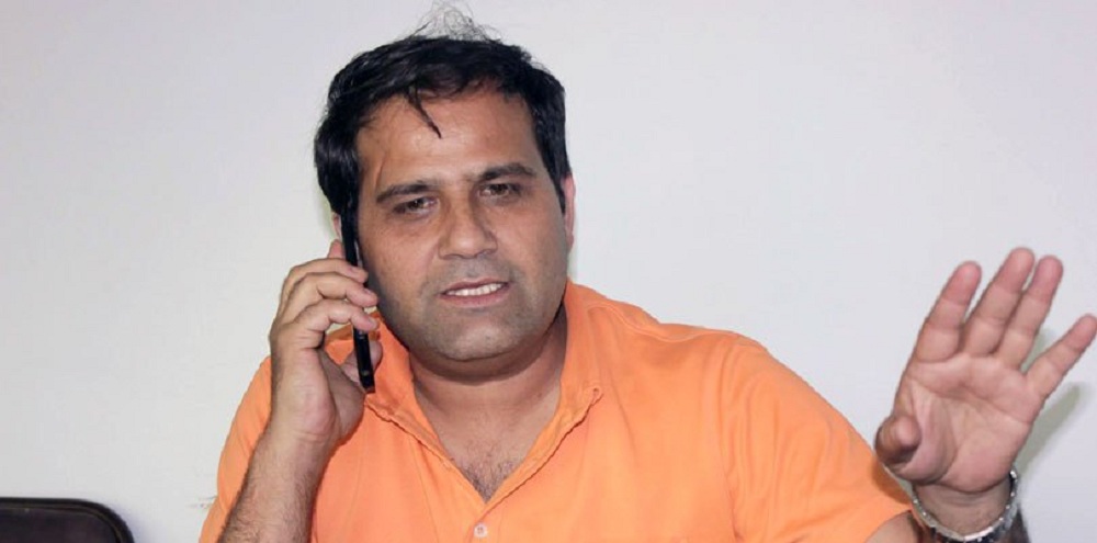 पूर्वपत्नीले बारम्बार गाली बेइज्जती गरेको भन्दै कानुनी उपचार गर्ने मनोज गजुरेलको चेतावनी