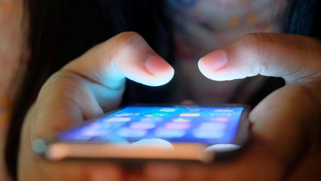 बङ्गलादेशमा झण्डै १७ करोड मोबाइल फोनको प्रयोग